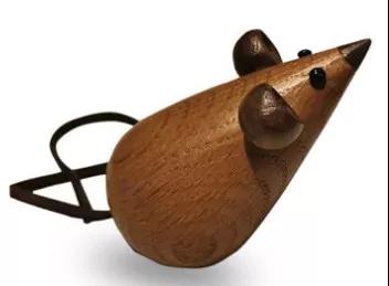 NG电子游戏手工实木富贵鼠