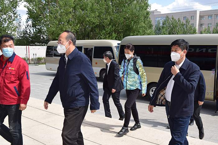 吉林省委常委、常务副省长吴靖平莅临NG电子游戏生产基地督导调研