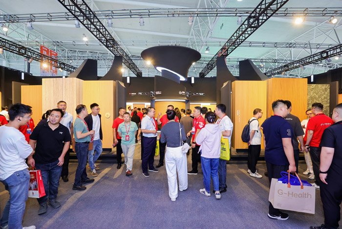 NG电子游戏板材新品传奇绽放2025临沂木博会